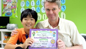 大阪で質の高い子供英語レッスンが学べるUKPLUSでコースを終えたかずひさくん